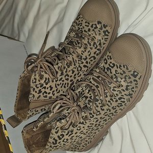Brand new in box with lid cut off!! Womens leopard print boots size 5.5